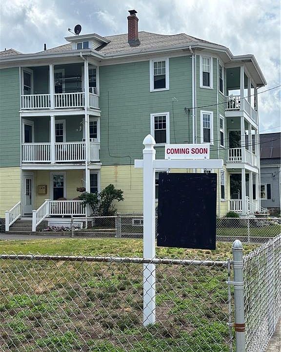 1st image of 351 Robinson St