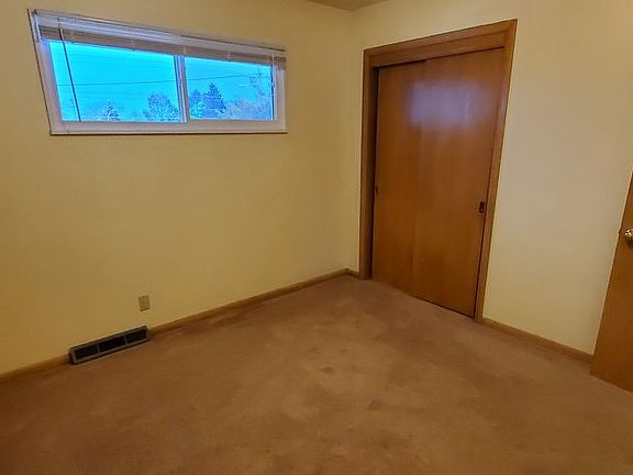 4th image of 858 E Waterford Ave