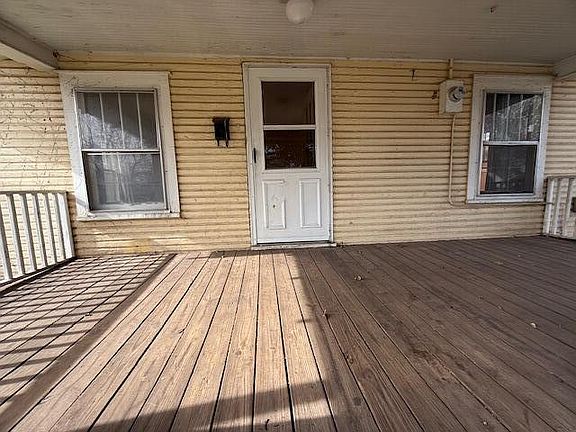 3rd image of 2333 N Lyon Avenue