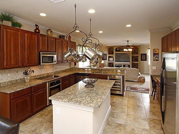 4th image of 3807 Evergreen Oaks Dr