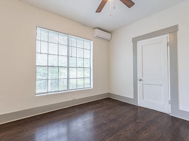 706 Canton — Photo 18