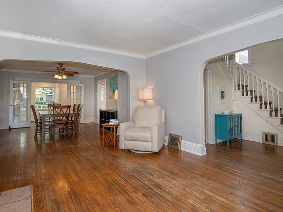 4th image of 1031 W 12th Ave