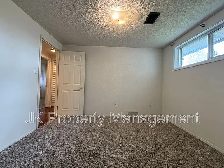 921 Avenue B NW — Photo 18