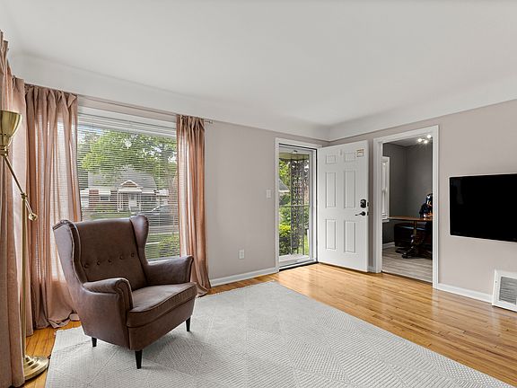5th image of 3230 Harding St
