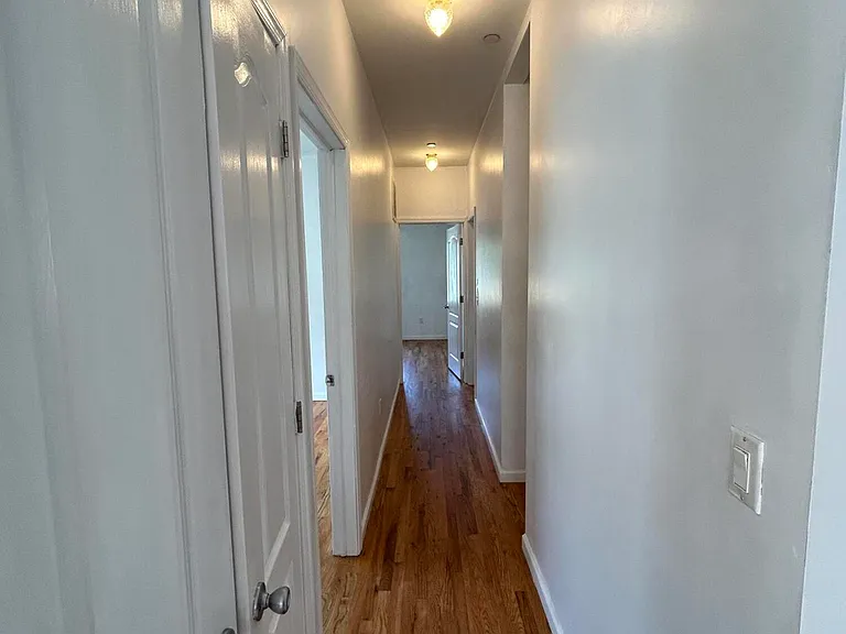 25 Stanley Ave #2 — Photo 4