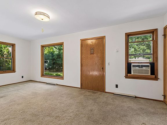 4th image of 8080 Groveland Rd