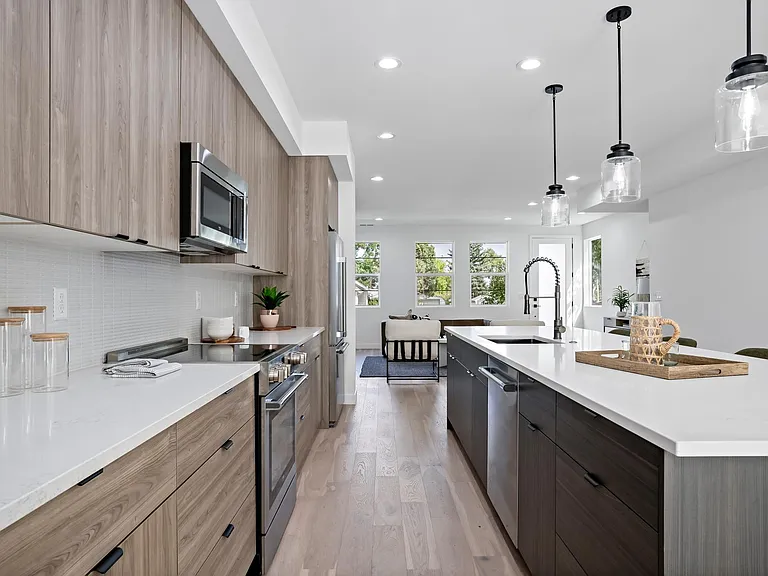 1417 Benton St — Photo 10