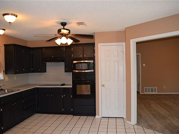 4th image of 6809 Hadley Dr