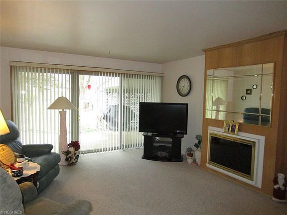 3rd image of 4422 Barrington Dr
