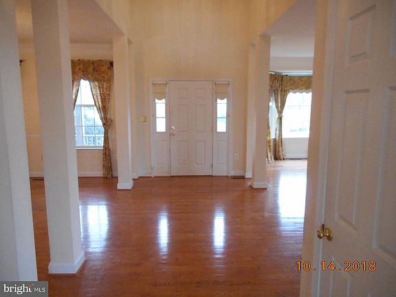 5th image of 240 Rebecca Dr