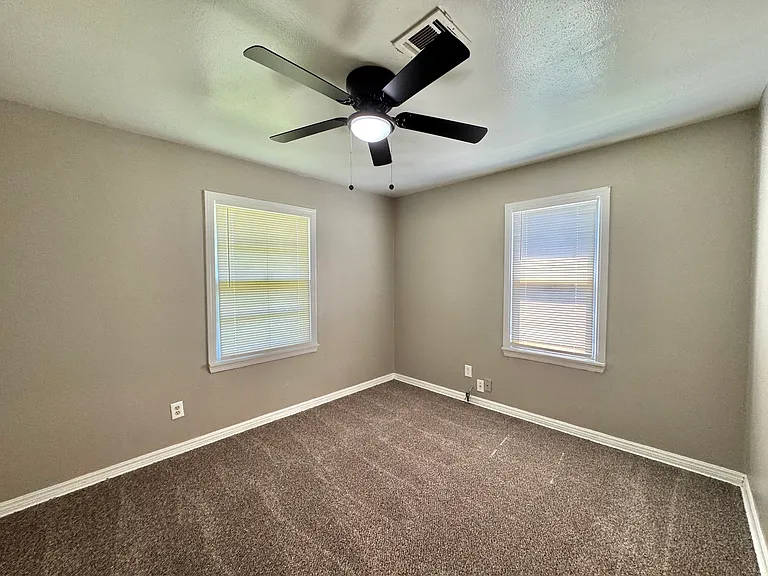 252 E Coe Dr — Photo 22