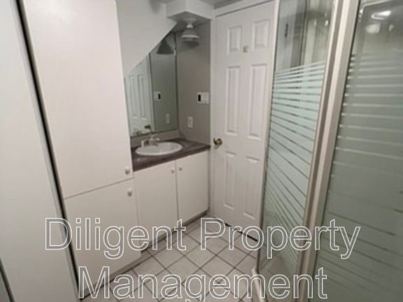 5th image of 136 Langton St