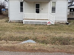 402 W Prairie St, Camp Point, IL 62320