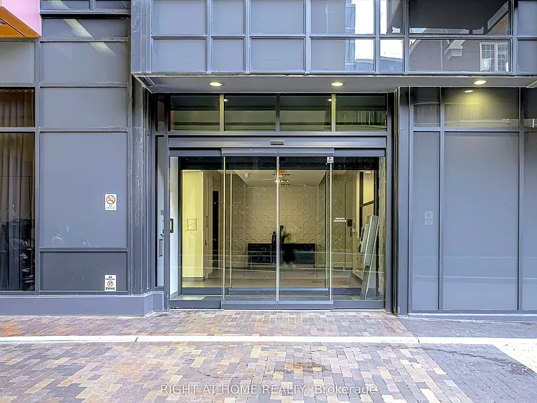 560 Front St W #1232 — Photo 30