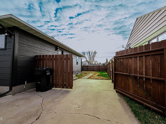 5th image of 1525 4th Ave W