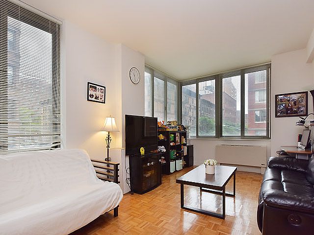 1st image of 1500 Lexington Ave APT 3L