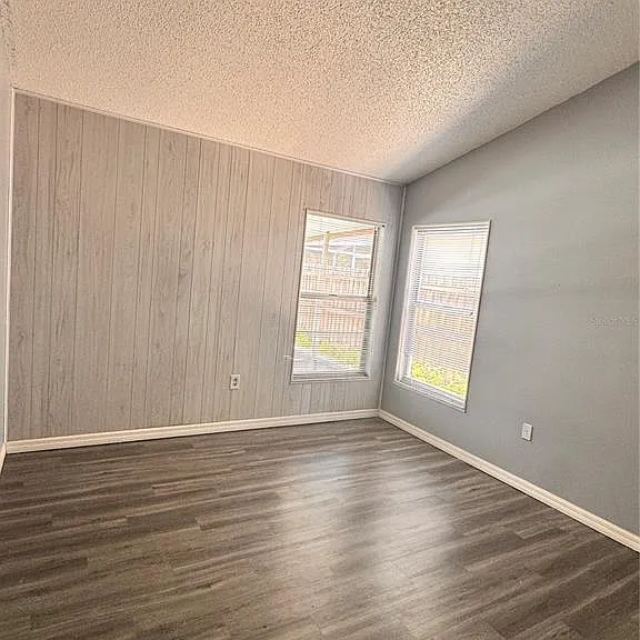 2070 Sarah Louise Dr — Photo 31