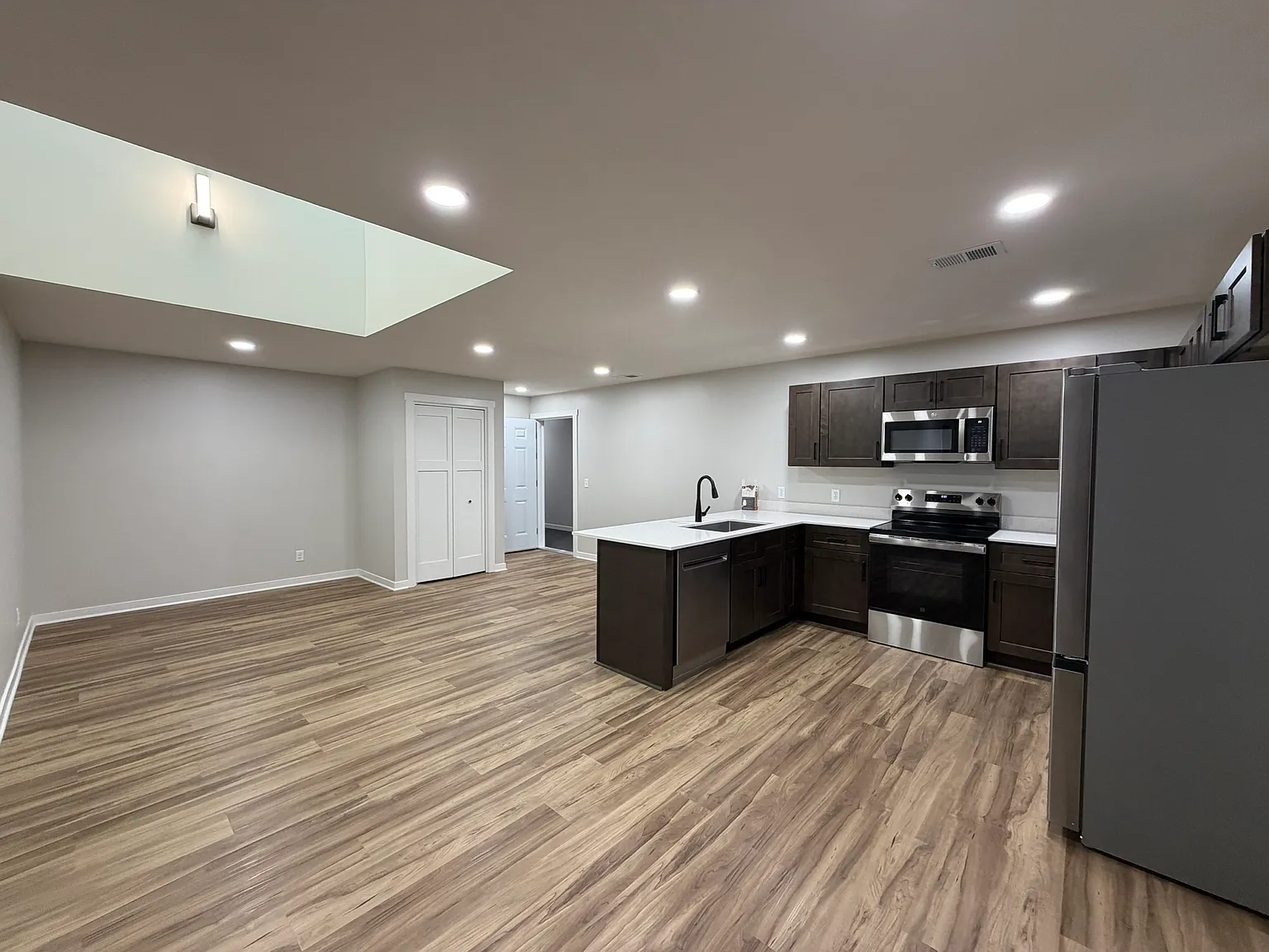 2 bed, 1028 sqft, $1,600 — Photo 1