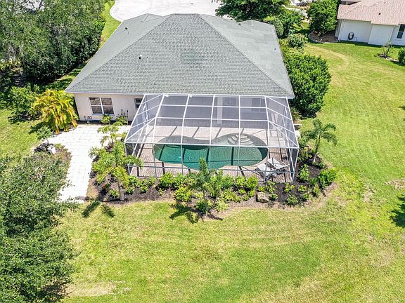 3rd image of 590 Oak River Ct