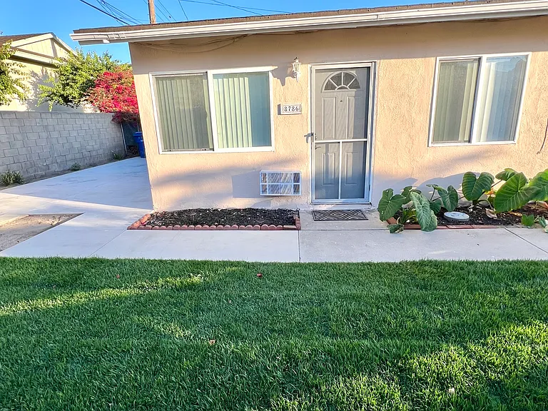 8786 La Salle St — Photo 2