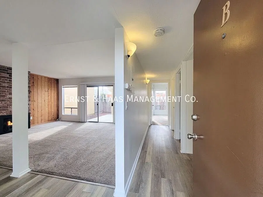Lovely 2-Bedroom, 2-Bathroom Triplex Unit with Garage and Parking! — Photo 2