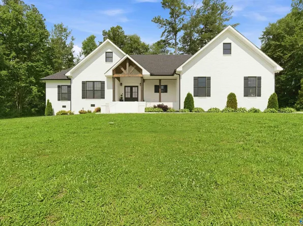 116 Bowery Ln, Albertville, AL 35950