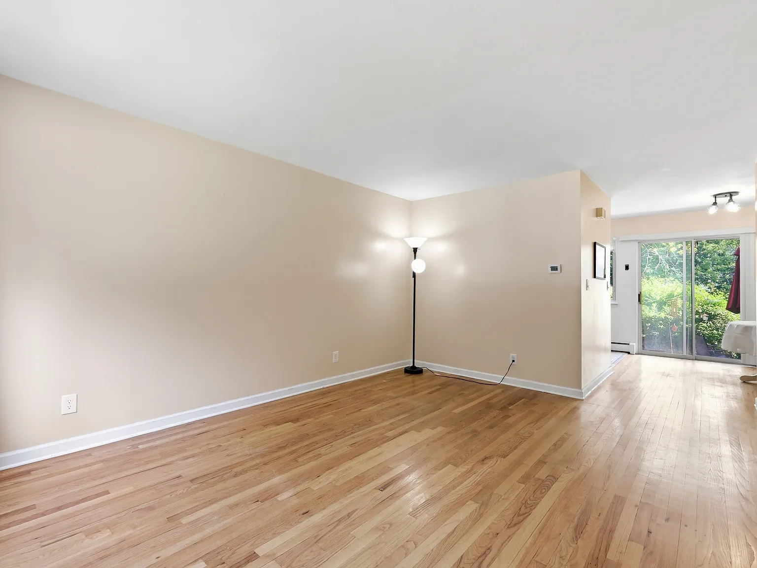 2 bed, 1200 sqft, $2,300 — Photo 2
