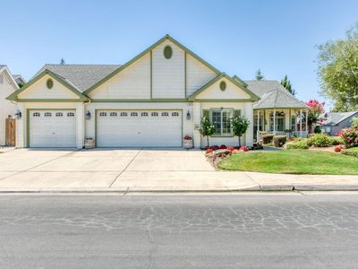 212 W Everglade Ave, Clovis, CA, 93619