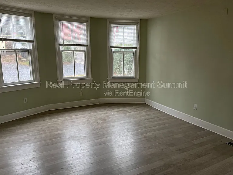 401 N Augusta St #B — Photo 9