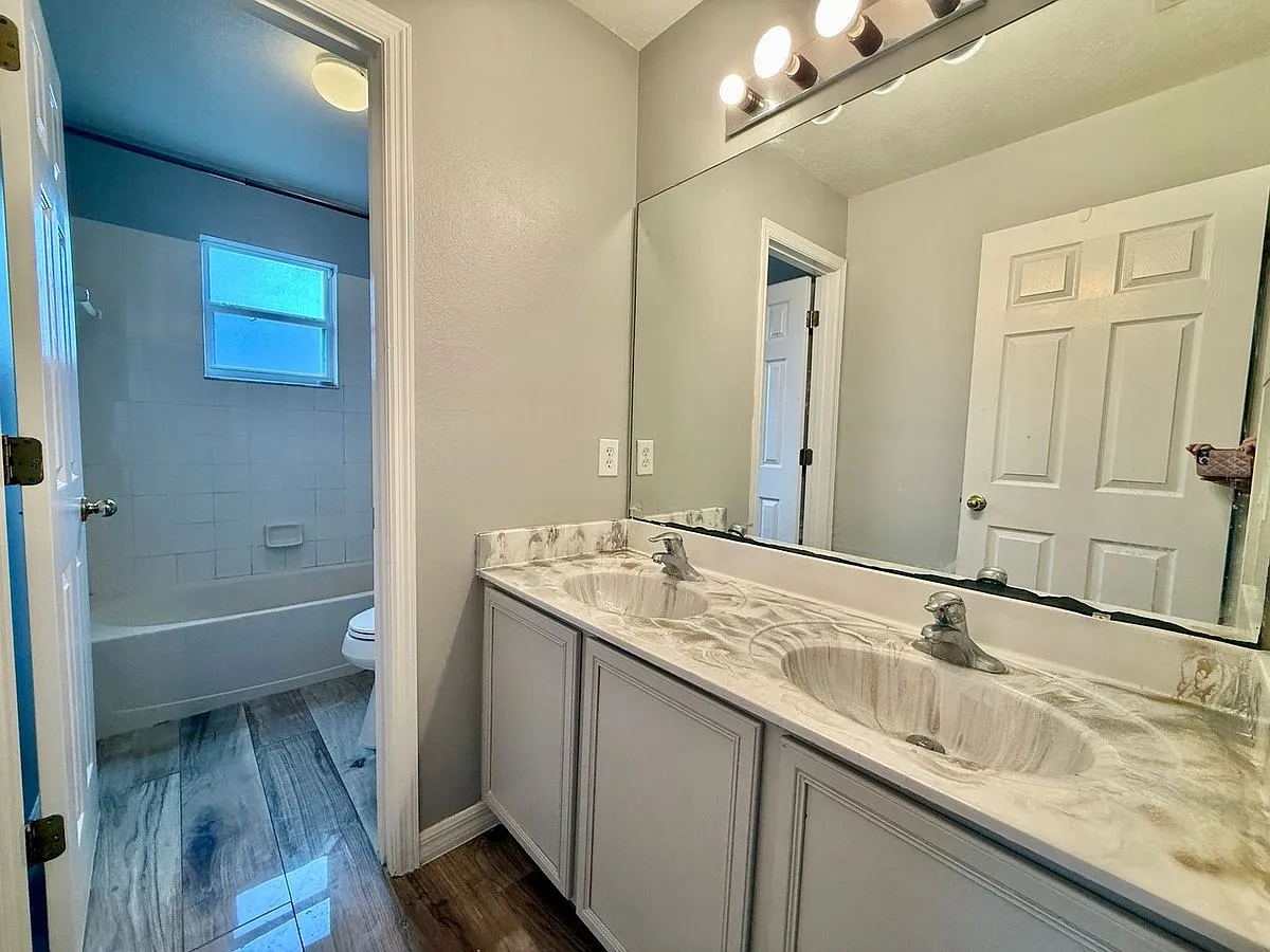 677 Elbridge Dr — Photo 3