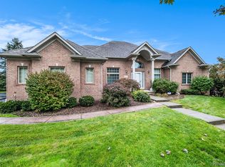 10255 Hillview Ct, Grand Blanc, MI 48439