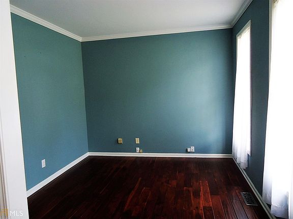 3rd image of 234 Clifton Ln