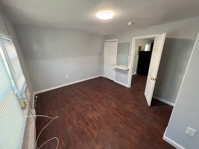 218 Walnut St — Photo 5