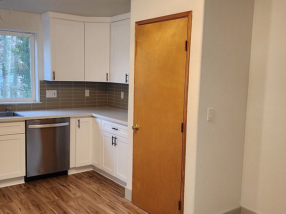 5th image of 1008 SE Sherrett St
