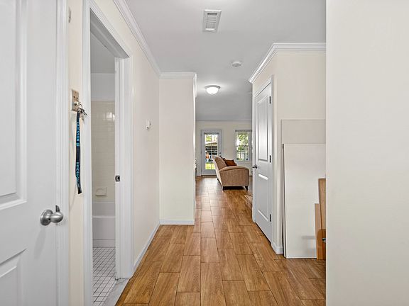 3rd image of 2845 W 22nd St