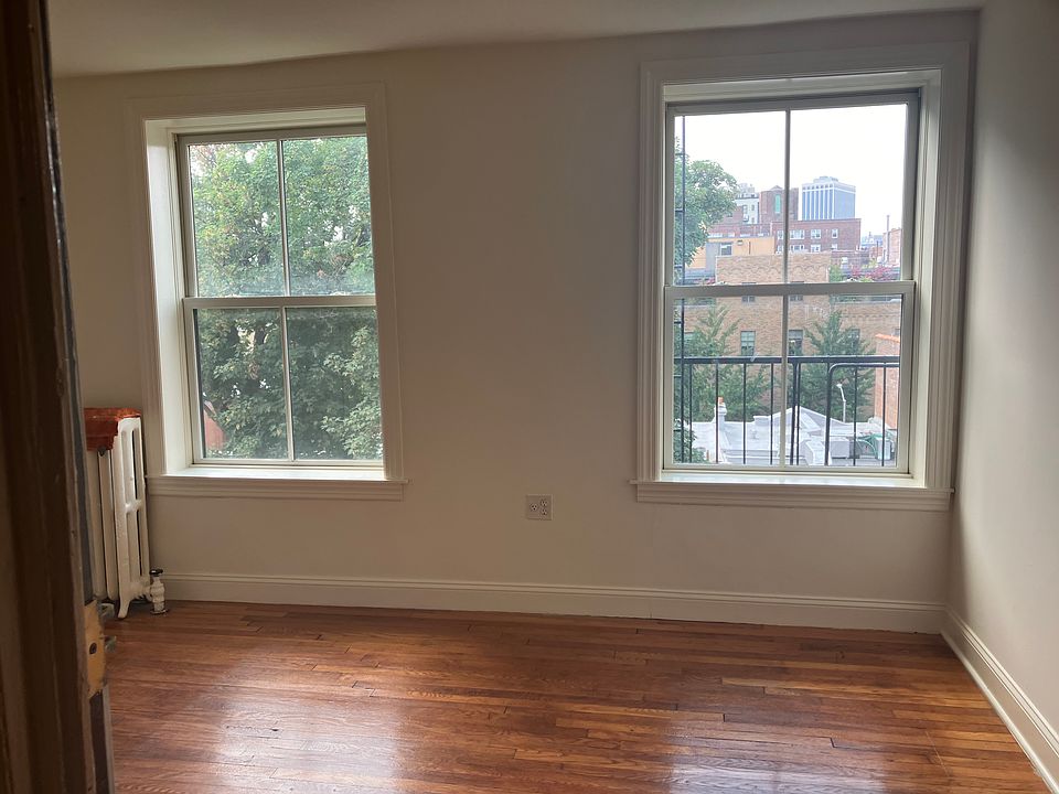 1st image of 140 Henry St APT 10