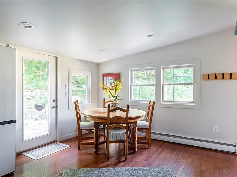 127R Leonard St — Photo 11