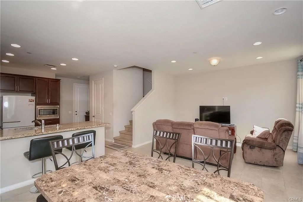 3 bed, 1580 sqft, $3,500 — Photo 4