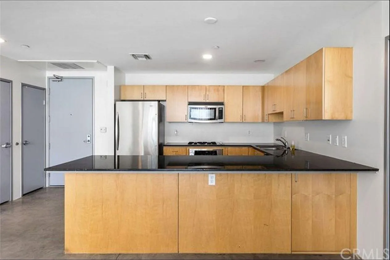 2 bed, 1120 sqft, $3,040 — Photo 1