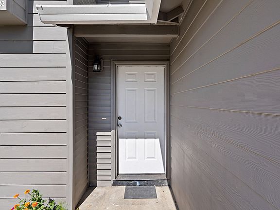 4th image of 447 SE 66th Ct