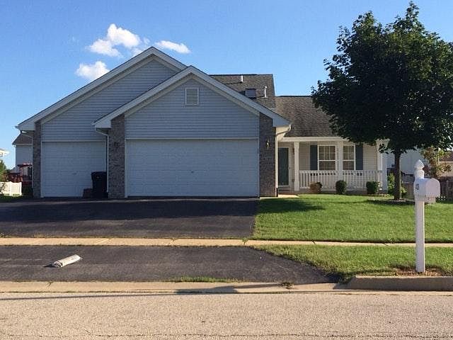Tri-level, 3 car garage