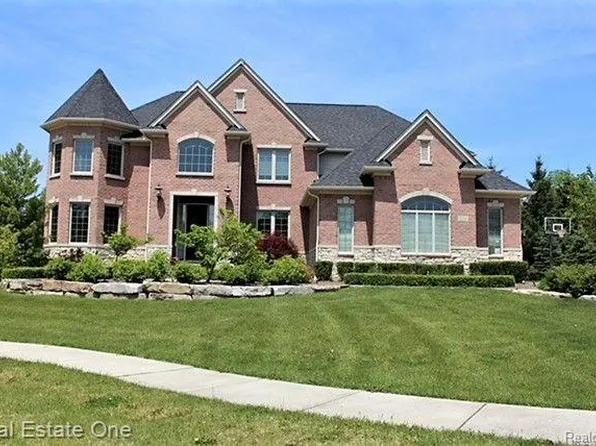 2544 Beachview Ct, Troy, MI 48098