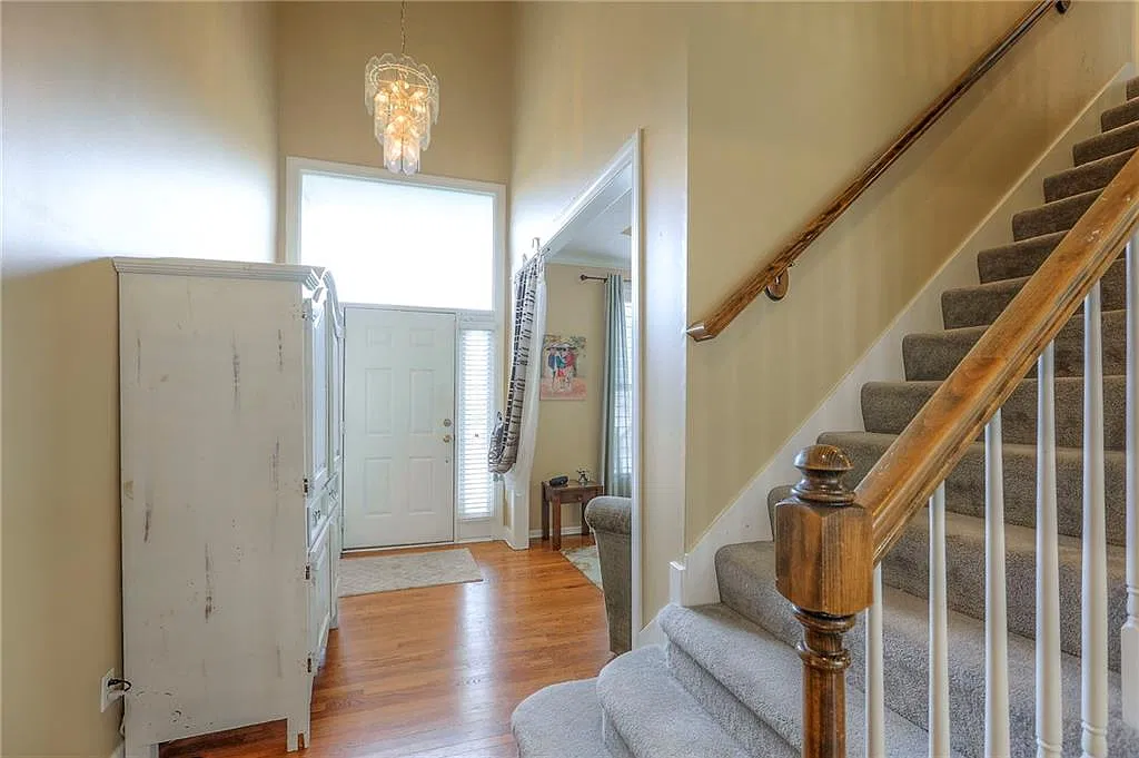 4 bed, 3381 sqft, $3,450 — Photo 2