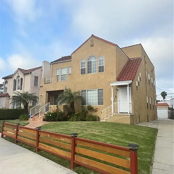 1046 S Citrus Ave — Photo 4