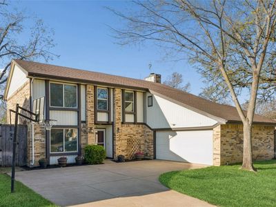 304 Lark Ln, Euless, TX, 76039