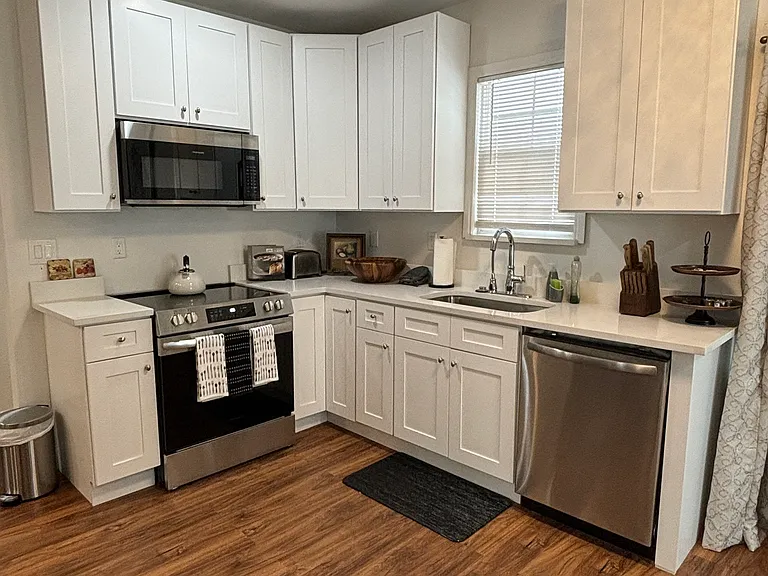 402 Hillside Ave #402 — Photo 7