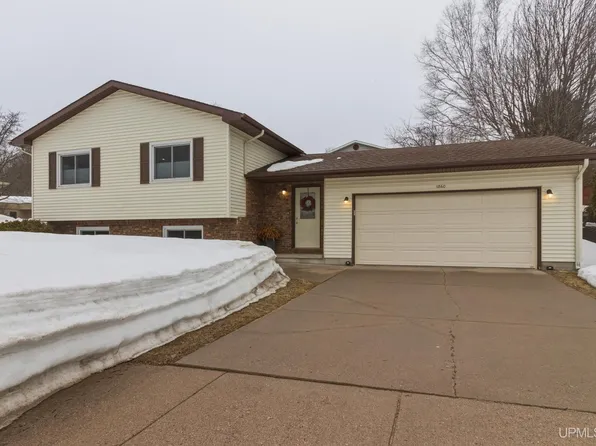 1860 Heikkala Dr, Marquette, MI 49855