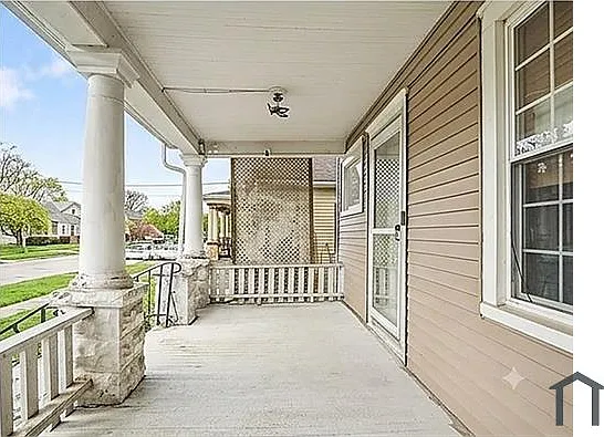 211 Adams St — Photo 3