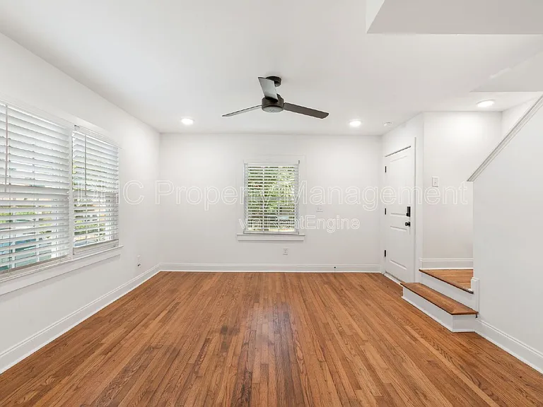 402 S Columbia Dr #B — Photo 2