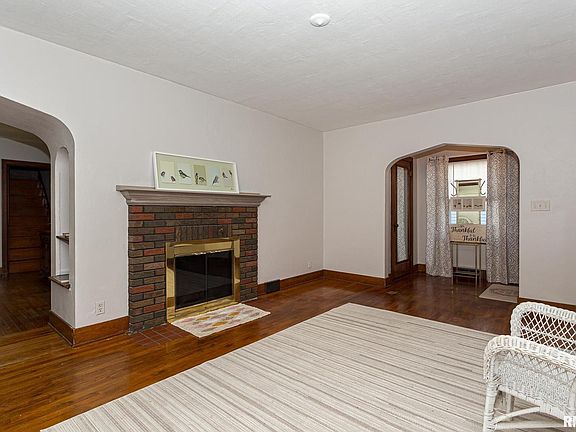 2nd image of 632 S Clark St